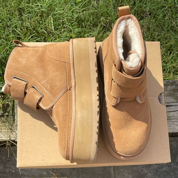 UGG Chestnut Neumel Platform Chukka Boots - Picture 3 of 4